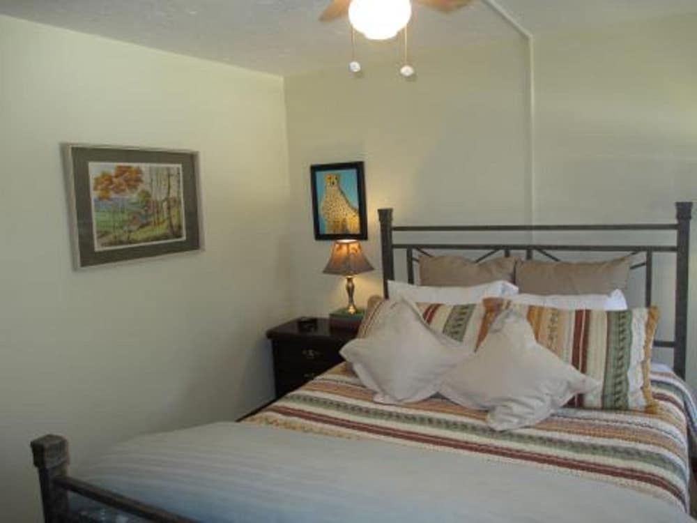 Фото Follansbee Inn