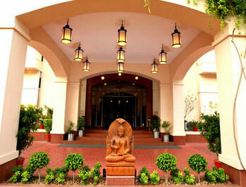 Гостиница Hotel Paras Mahal в Удайпуре