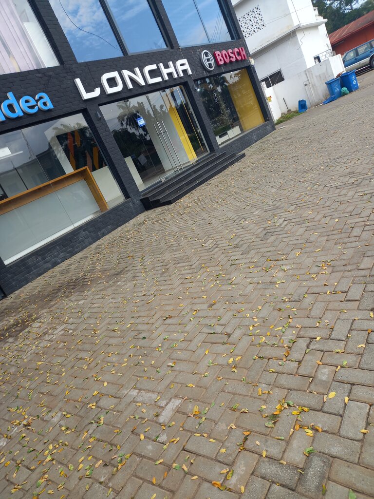 Household appliances store Loncha, Accra, photo