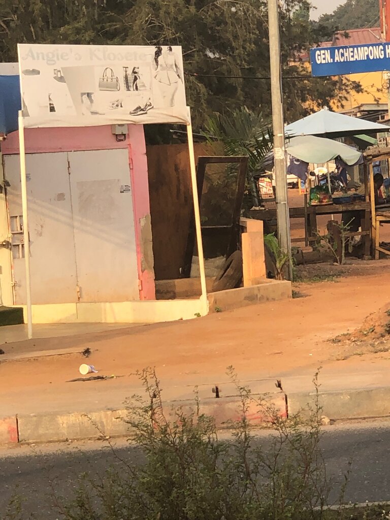 Clothing store Angies Kloset, Accra, photo