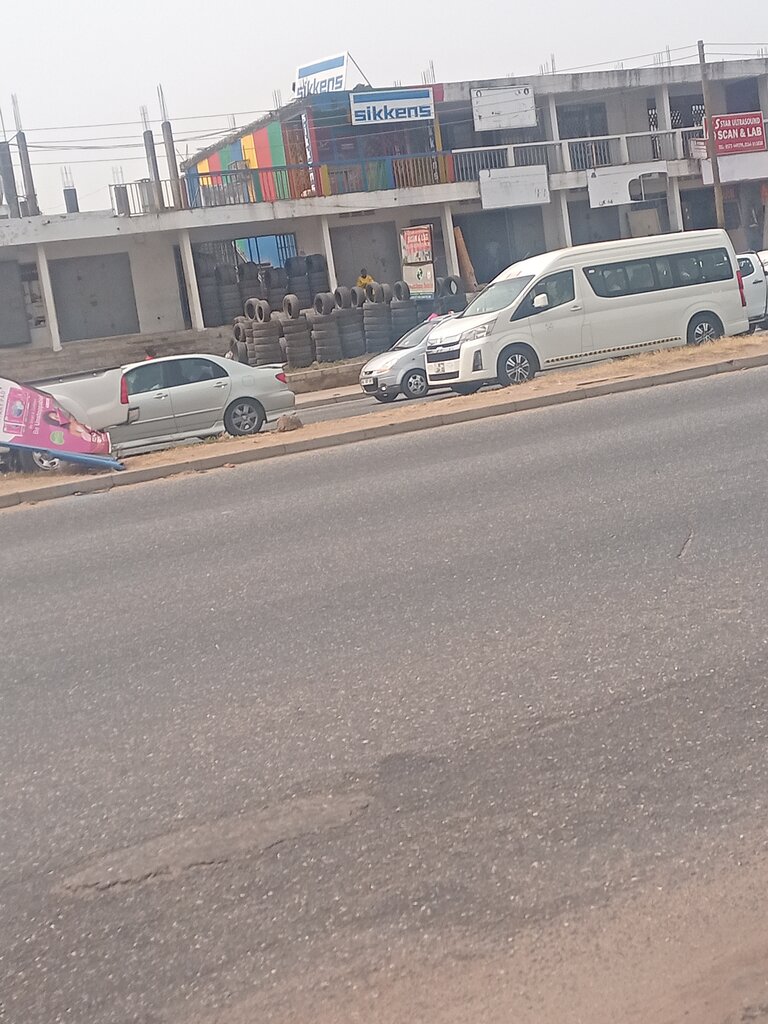 Paintwork materials Sikkens Paints, Accra, photo