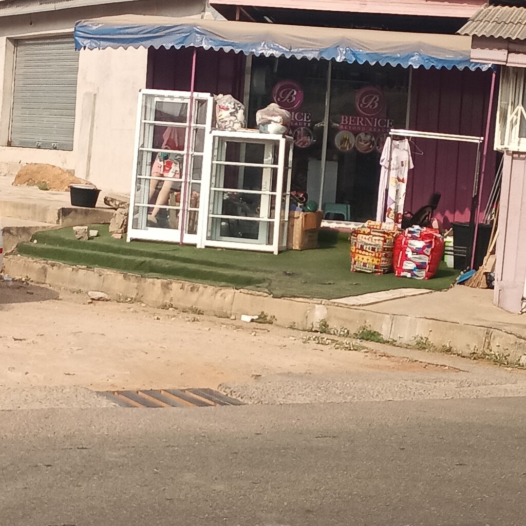 Beauty salon Bernice, Accra, photo