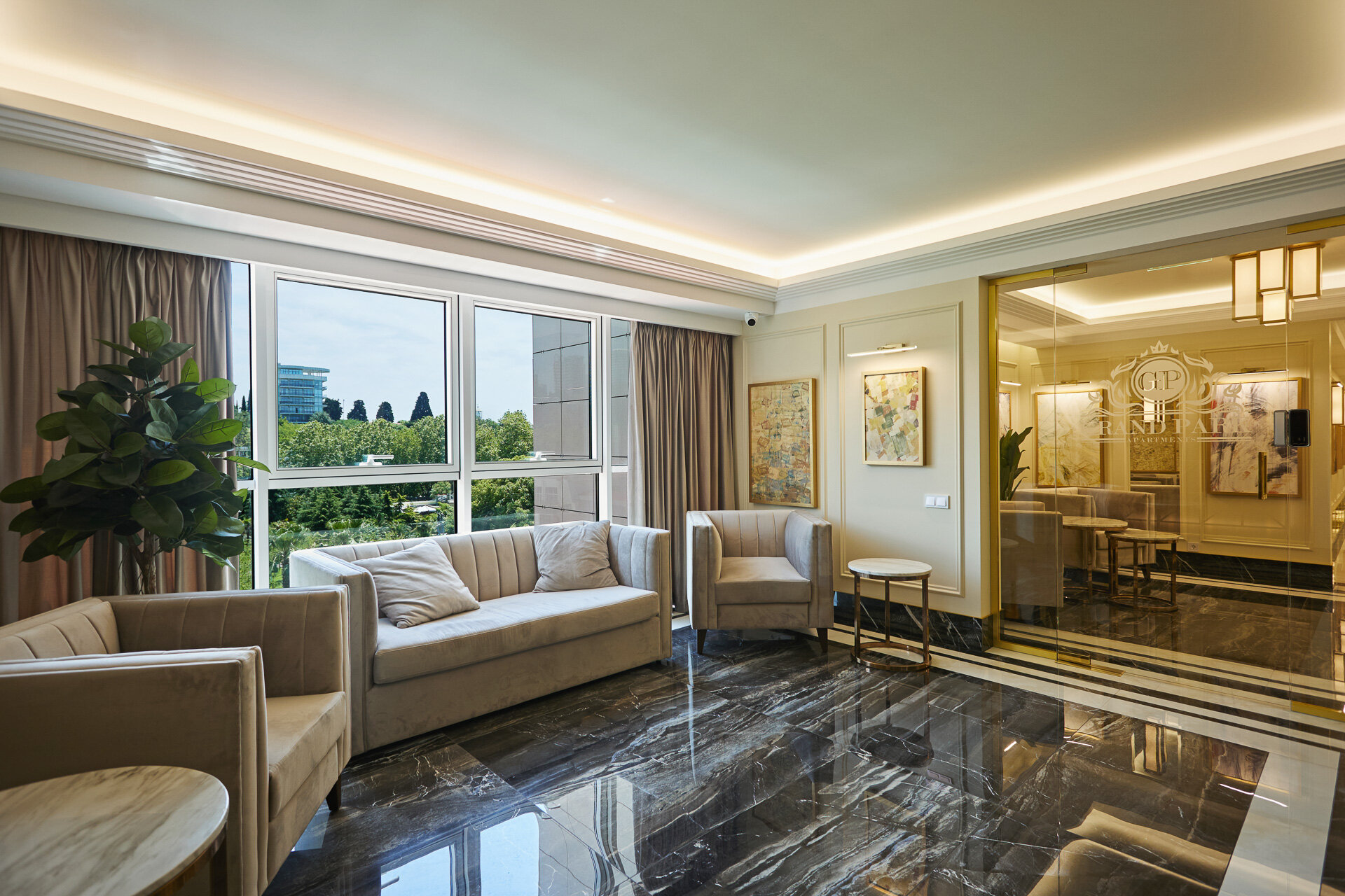 Фото отеля 1