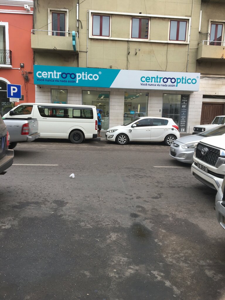 Vision correction Centrooptico Mutamba, Loanda, photo