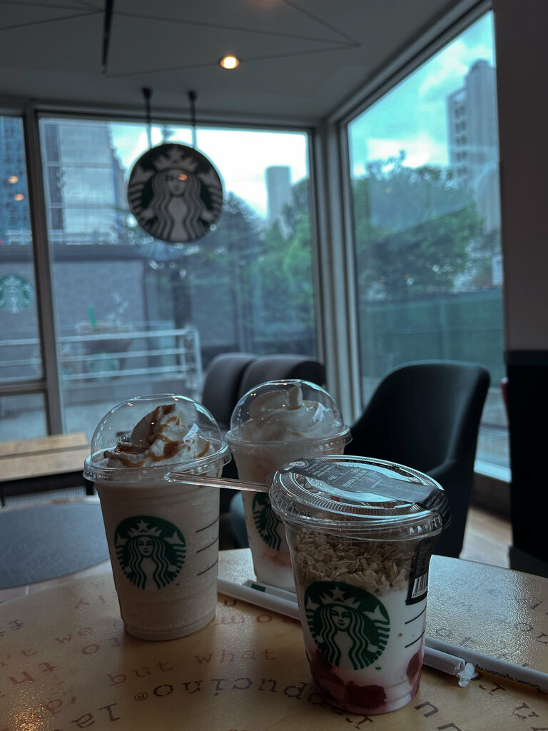 Coffee shop Starbucks, Istanbul, photo