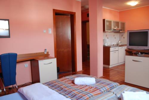 Фото Car Royal Apartments and Rooms