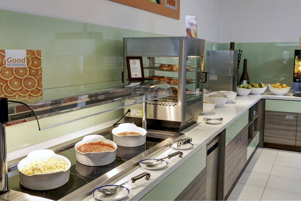 Фото Holiday Inn Express London - Excel