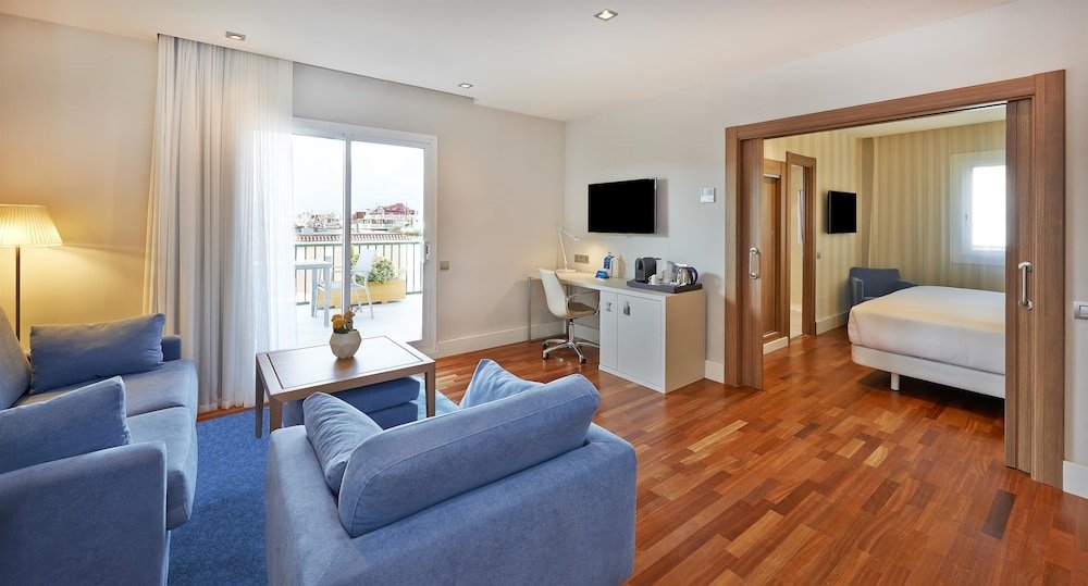 Фото Nh Barcelona Les Corts