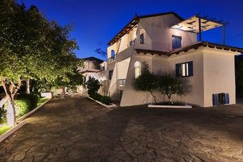 Фото Aelia Apartments