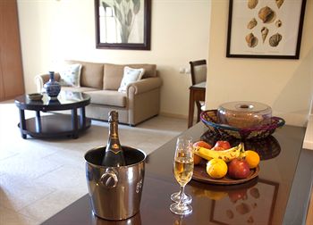 Фото Balhambra Suites - Adults Only