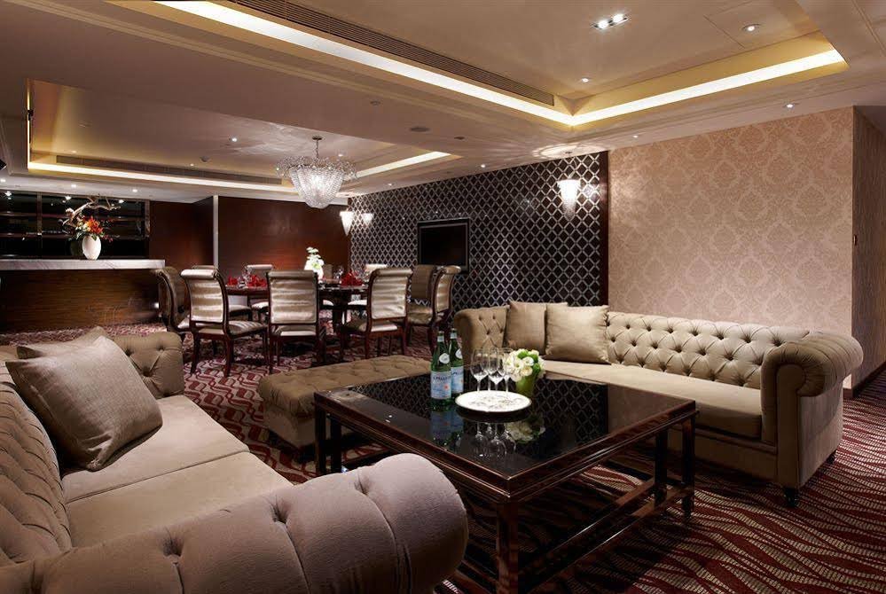 Фото S Aura Hotel