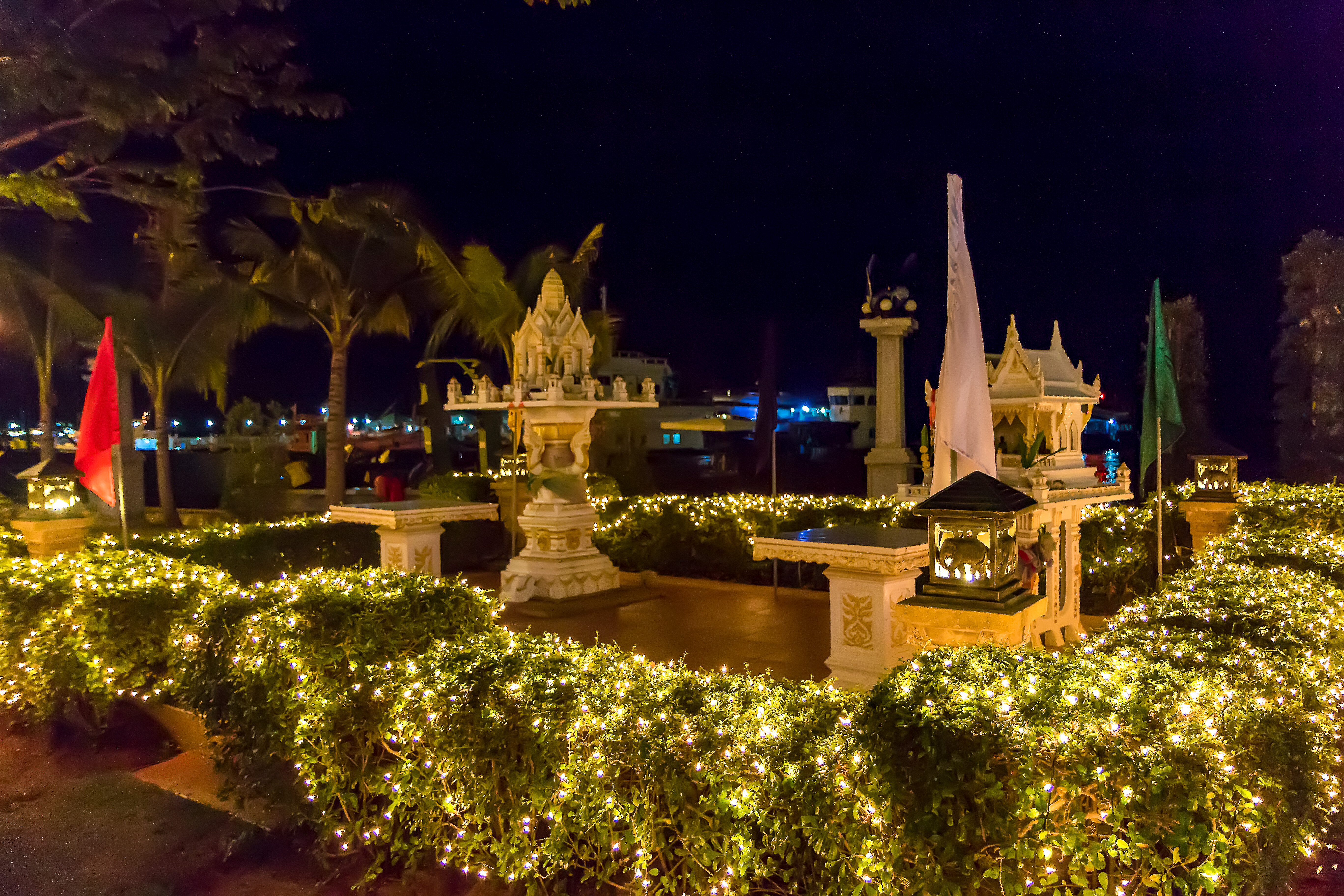 Фото Phi Phi Island Cabana Hotel