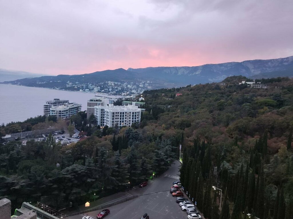 Hotel Yalta Intourist, Yalta, photo