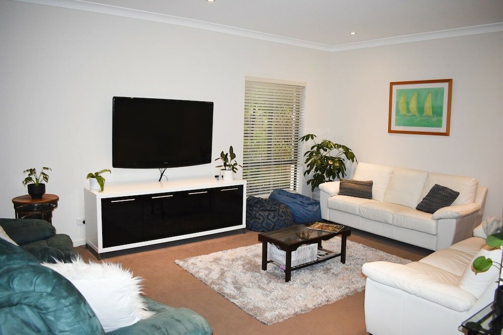 Фото Large House with Pool