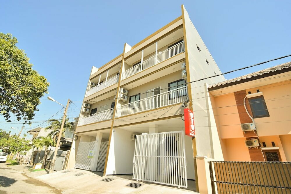 Hotel Rungkut Mejoyo Selatan by Oyo Rooms, Surabaya, photo