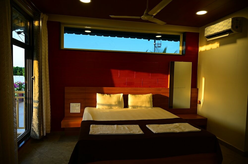 Фото Hotel Parth Residency