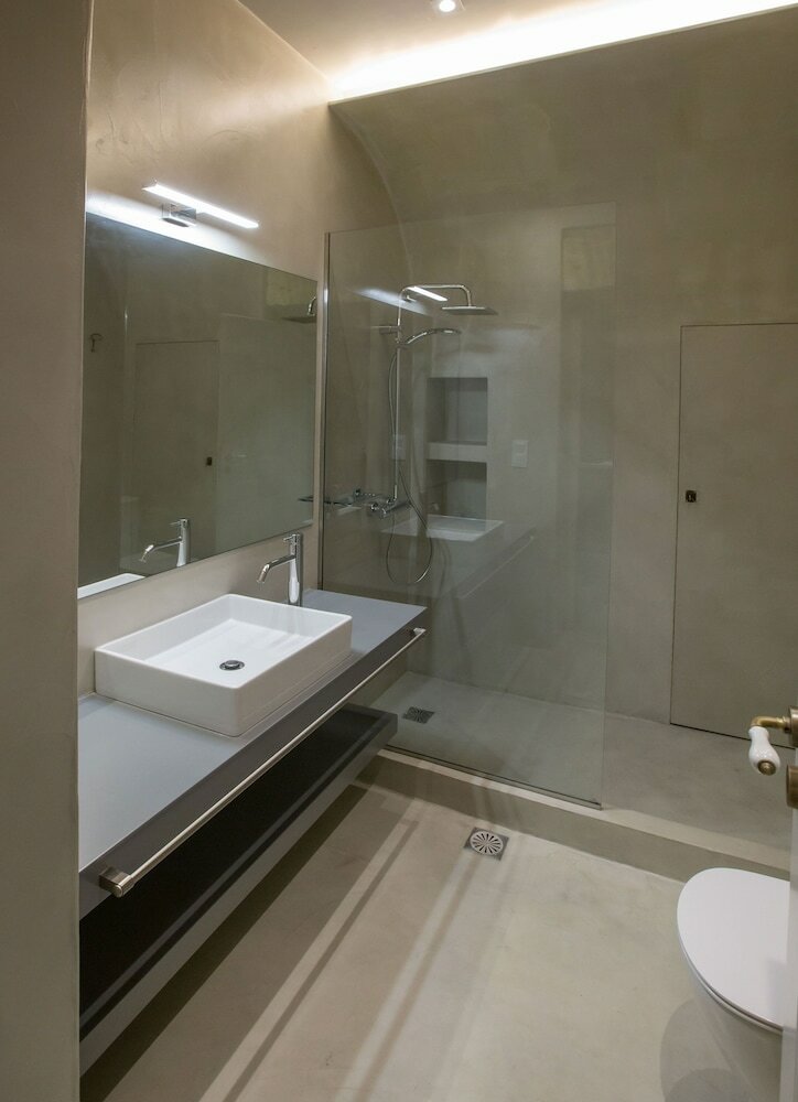 Фото Sophisticated Apartment in Syntagma by Ghh