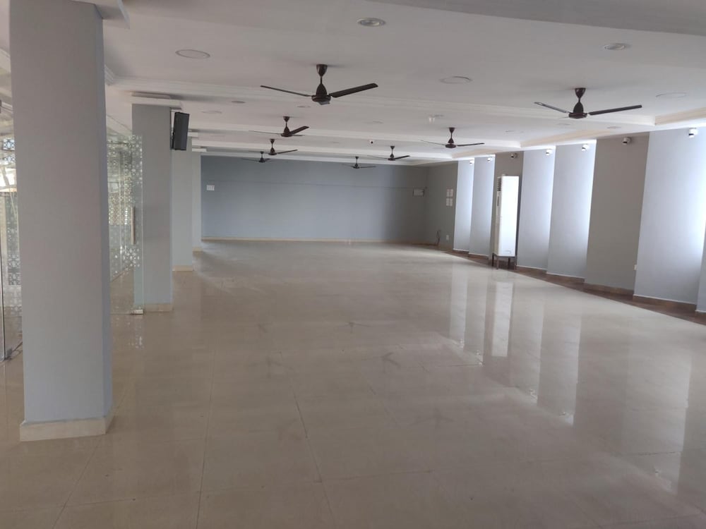 Фото Hotel Parth Residency