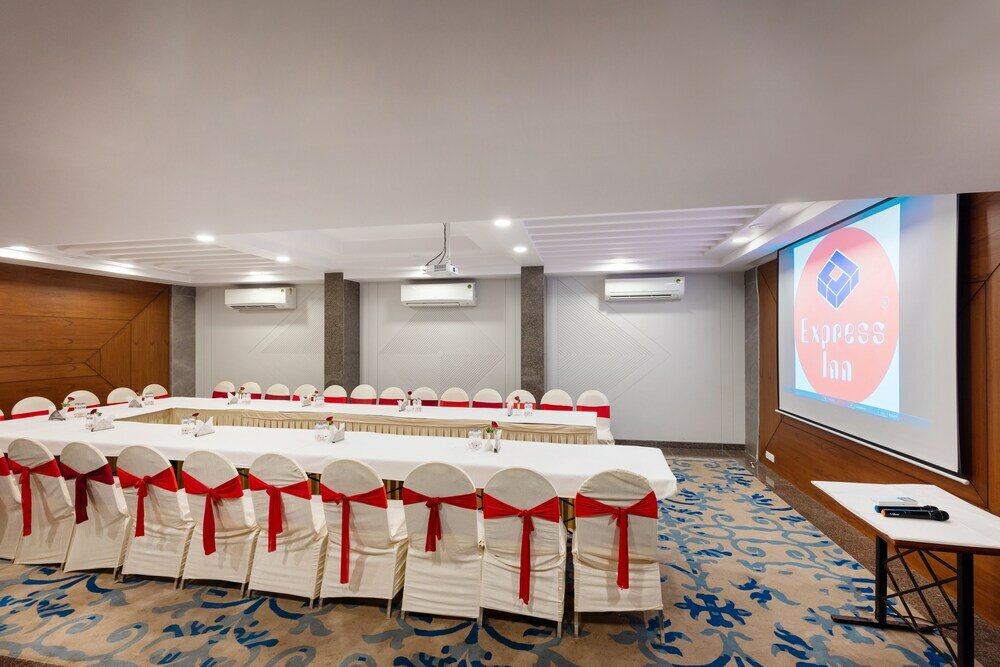 Фото Hotel Express Inn