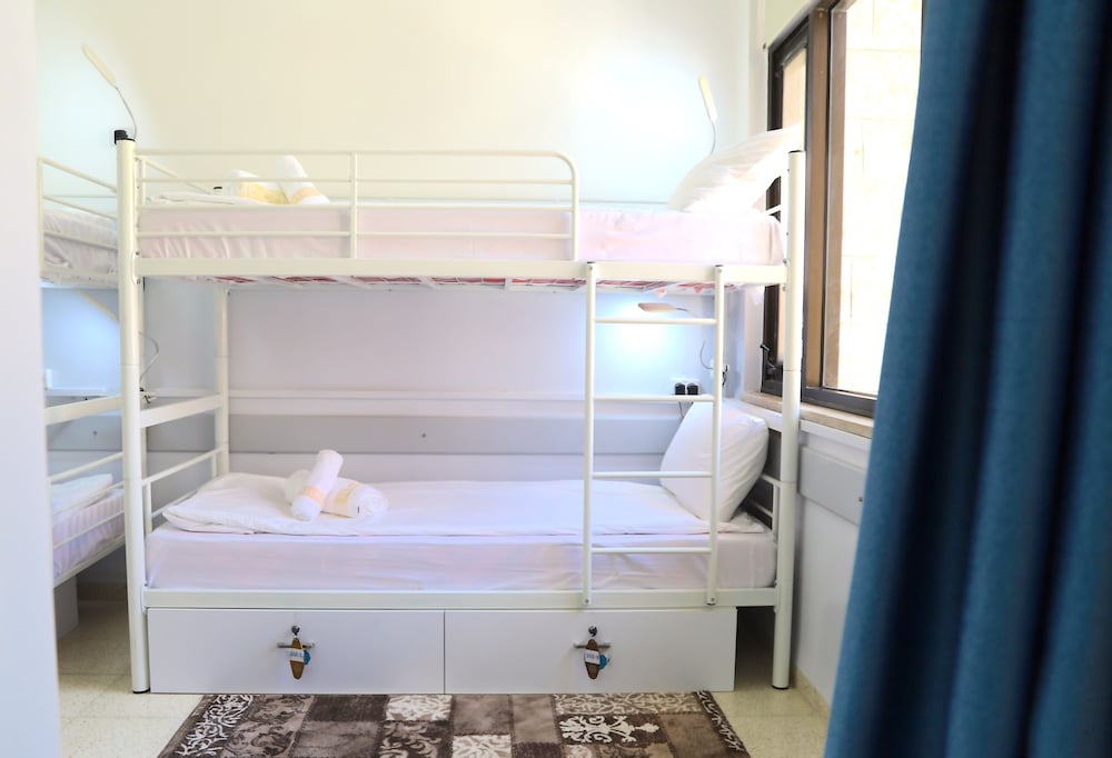 Фото The School Hostel