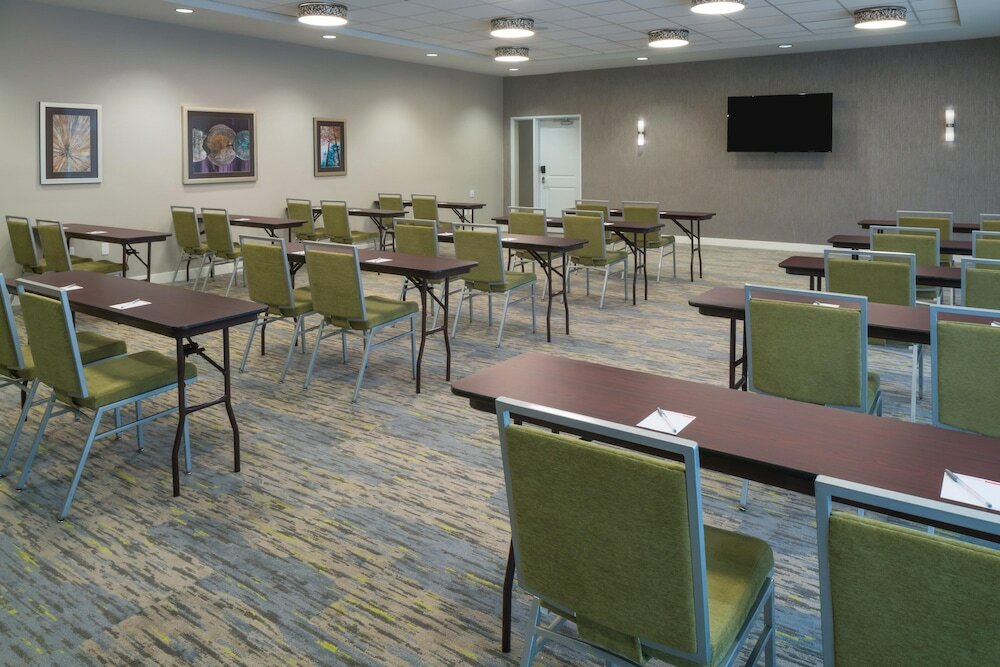 Фото TownePlace Suites by Marriott Oshawa