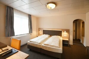 Hotel Römerhof (Stuttgart, Robert-Leicht-Straße, 93), hotel