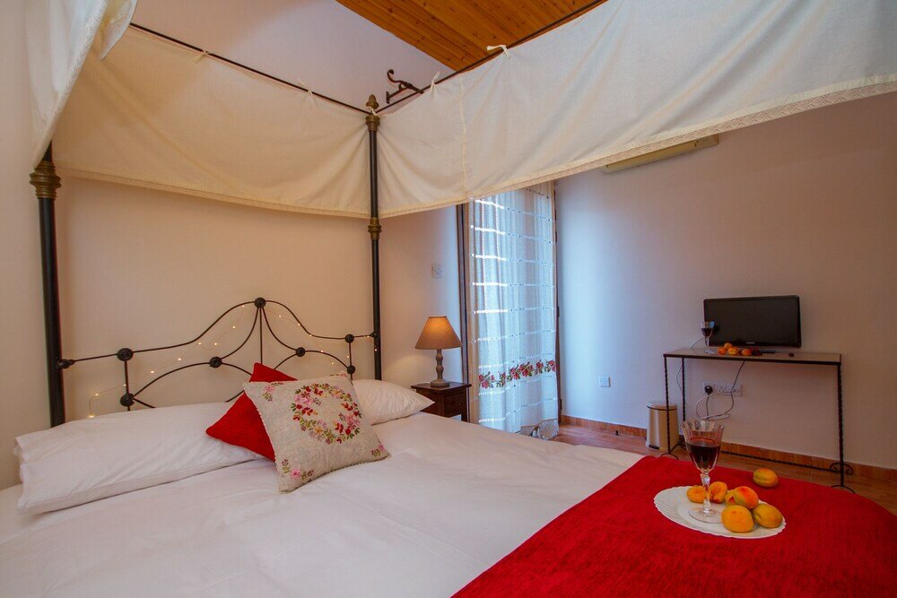 Фото Aethra Cottage