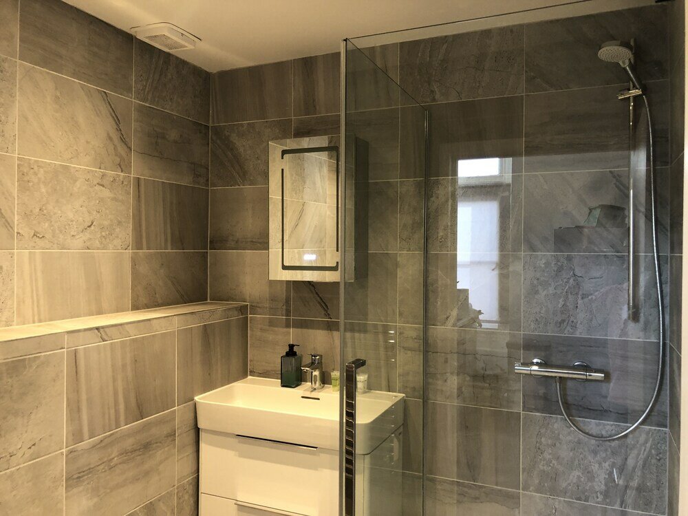 Фото Spacious & Modern 2 Bed Apartment at Knightsbridge London