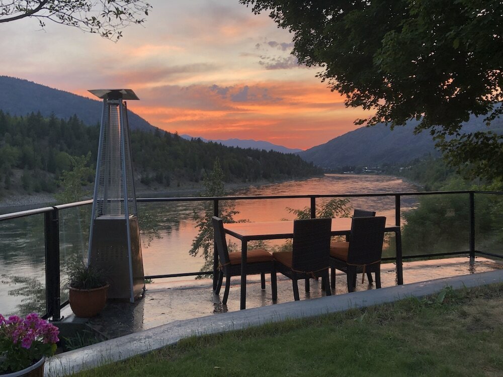 Фото Wolf's Den On The River