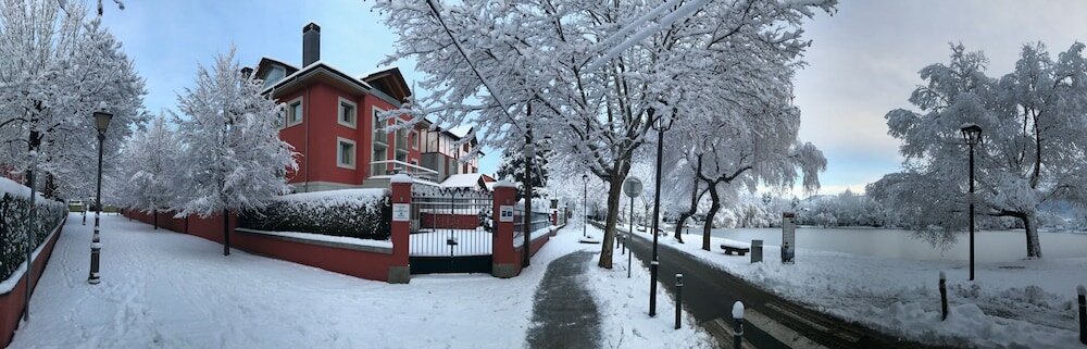 Фото Apartamentos la Torreta del Llac