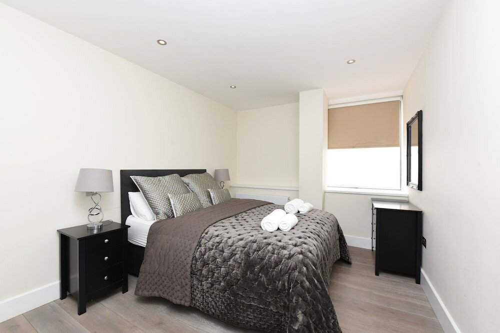 Фото The Glasshouse Apartments