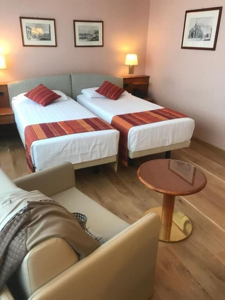 Фото Crystal Hotel Varese