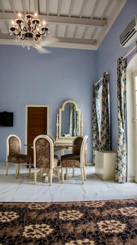 Фото Cossimbazar Palace of the Roys Rajbari