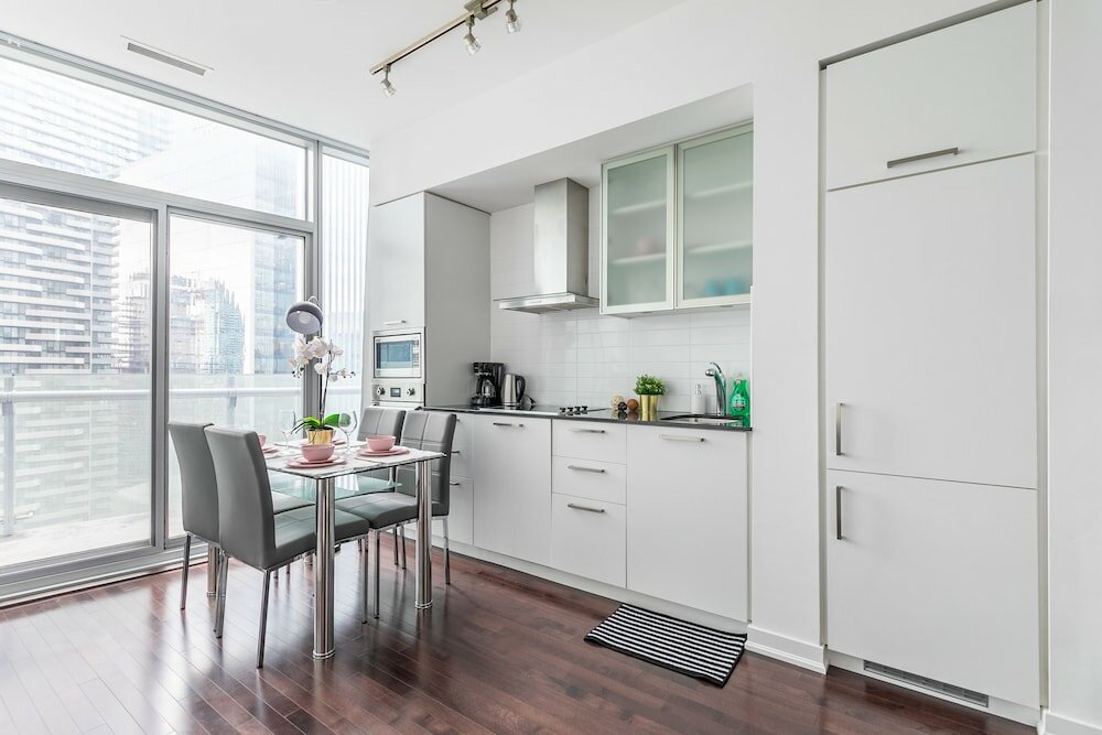 Фото Skytrees Condos at Union Station