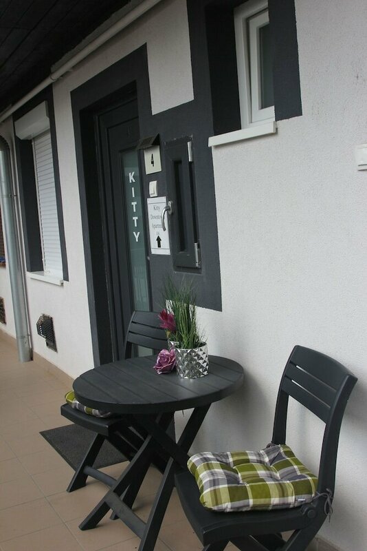 Гостиница Kitty Downtown Apartman в Дебрецене