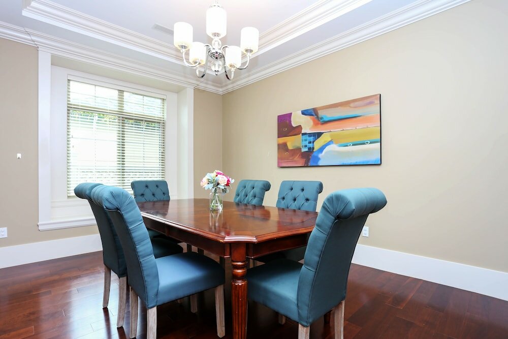 Фото Grand 4 Bedroom Vacation House near Vancouver Downtown