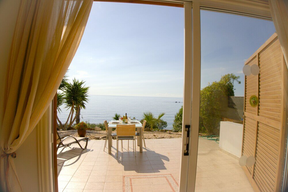 Фото Beachfront Azura Sunrise