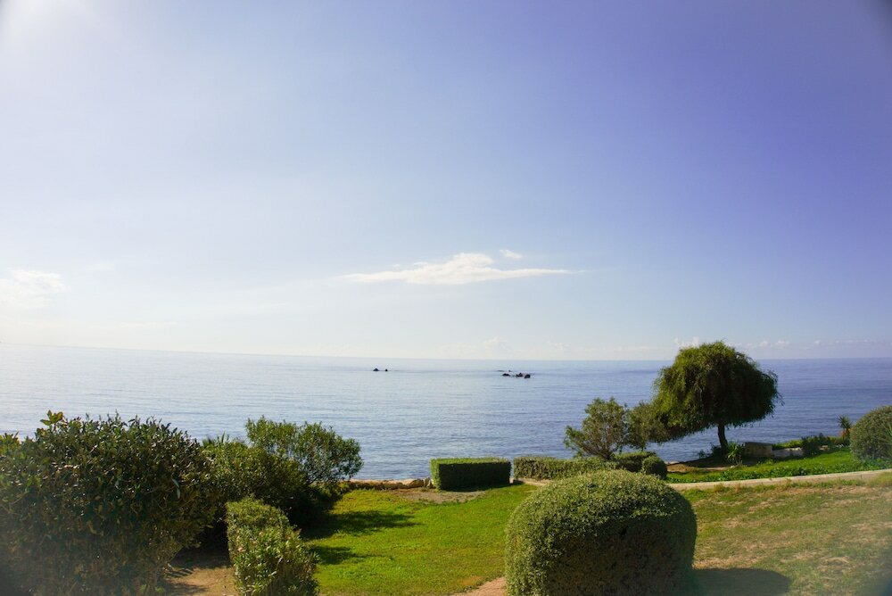 Фото Beachfront Azura Sunrise