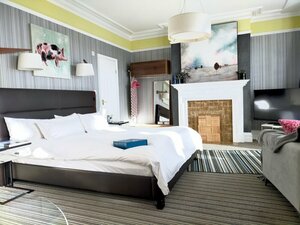 Regency Rooms (England, Hertfordshire, South Way), hotel