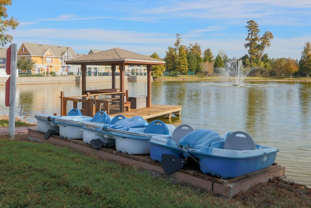 Фото Near Theme Parks! Gorgeous 3 Br Town Home, Splash Park, Pool, Lake, And More!