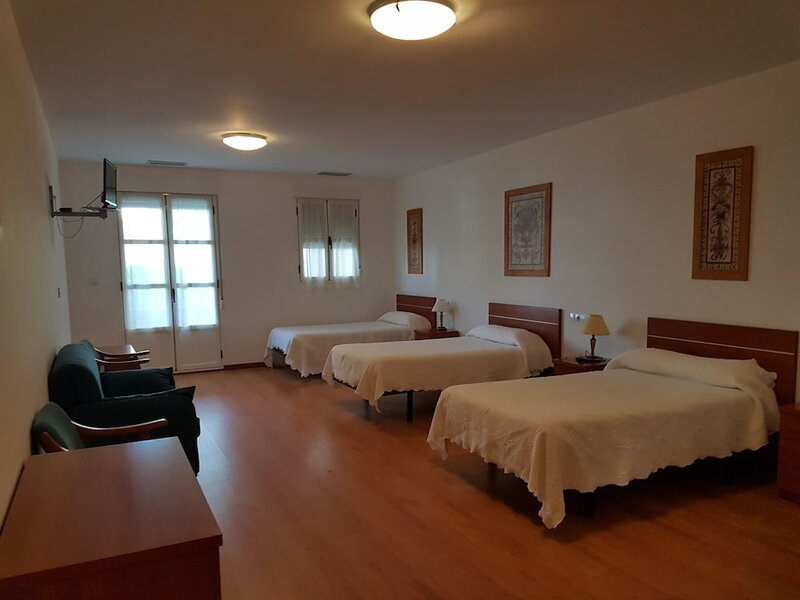 Гостиница Hostal Restaurante La Charola