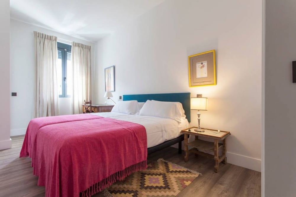 Фото Sevilla Alquila Amplios Apartamentos Duplex EN San Bernardo