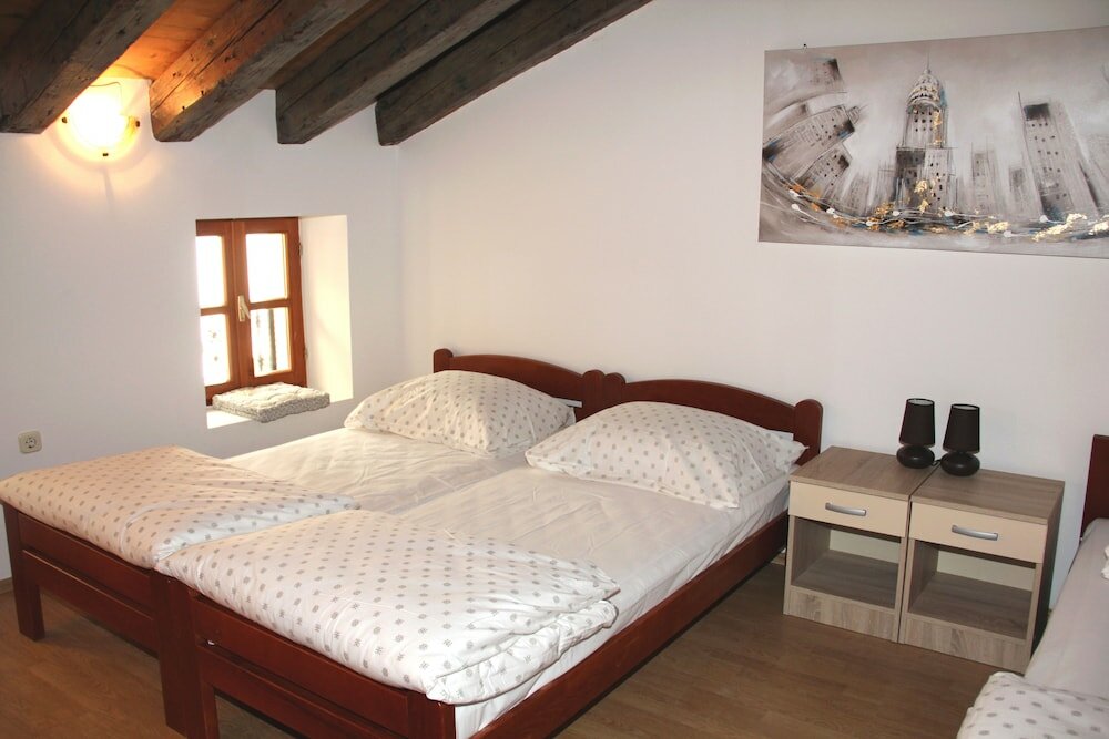 Фото Old Theatre Rooms and Apartments