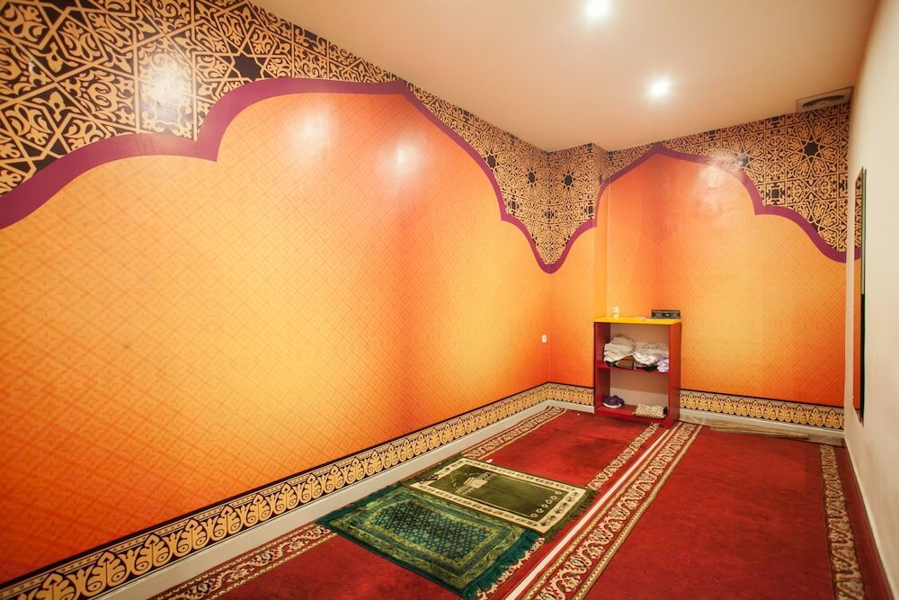 Фото RedDoorz near Hawaii Water Park