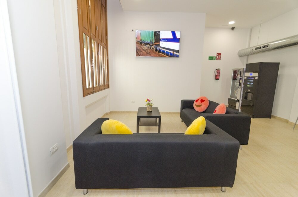 Фото La Fabrica Urban Hostel