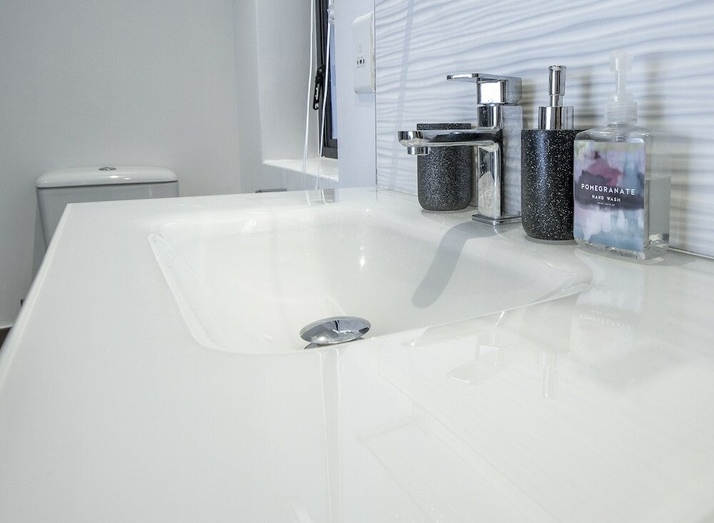 Фото Trendy 1-br City Center Apt