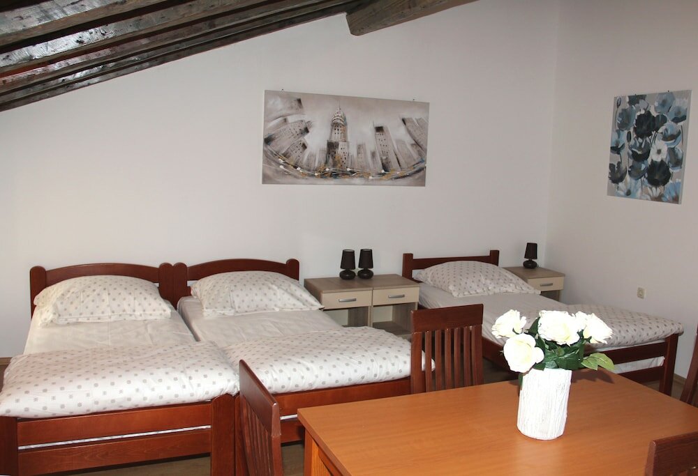 Фото Old Theatre Rooms and Apartments