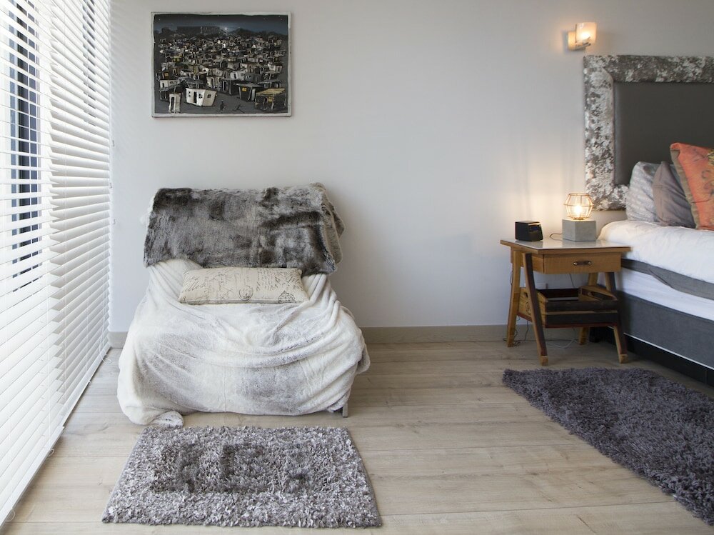 Фото Trendy 1-br City Center Apt