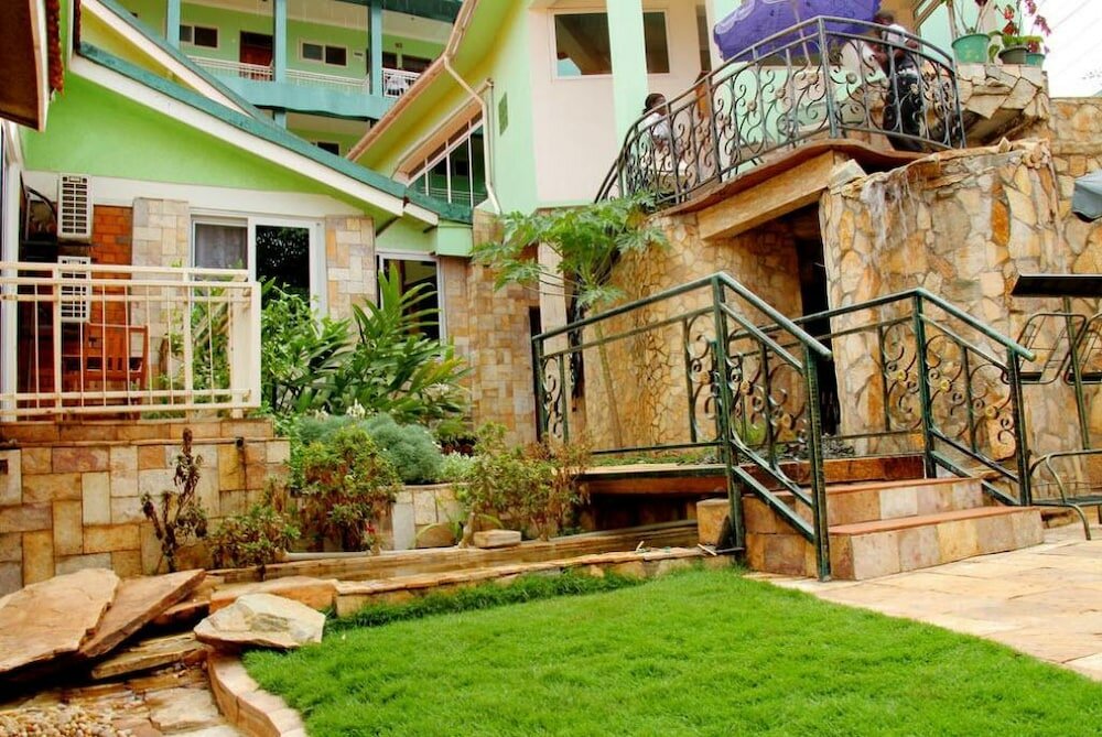 Фото отеля 2