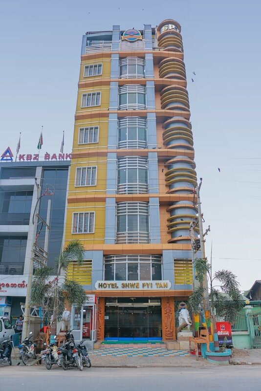 Гостиница Hotel Shwe Pyi Tan в Мандалае